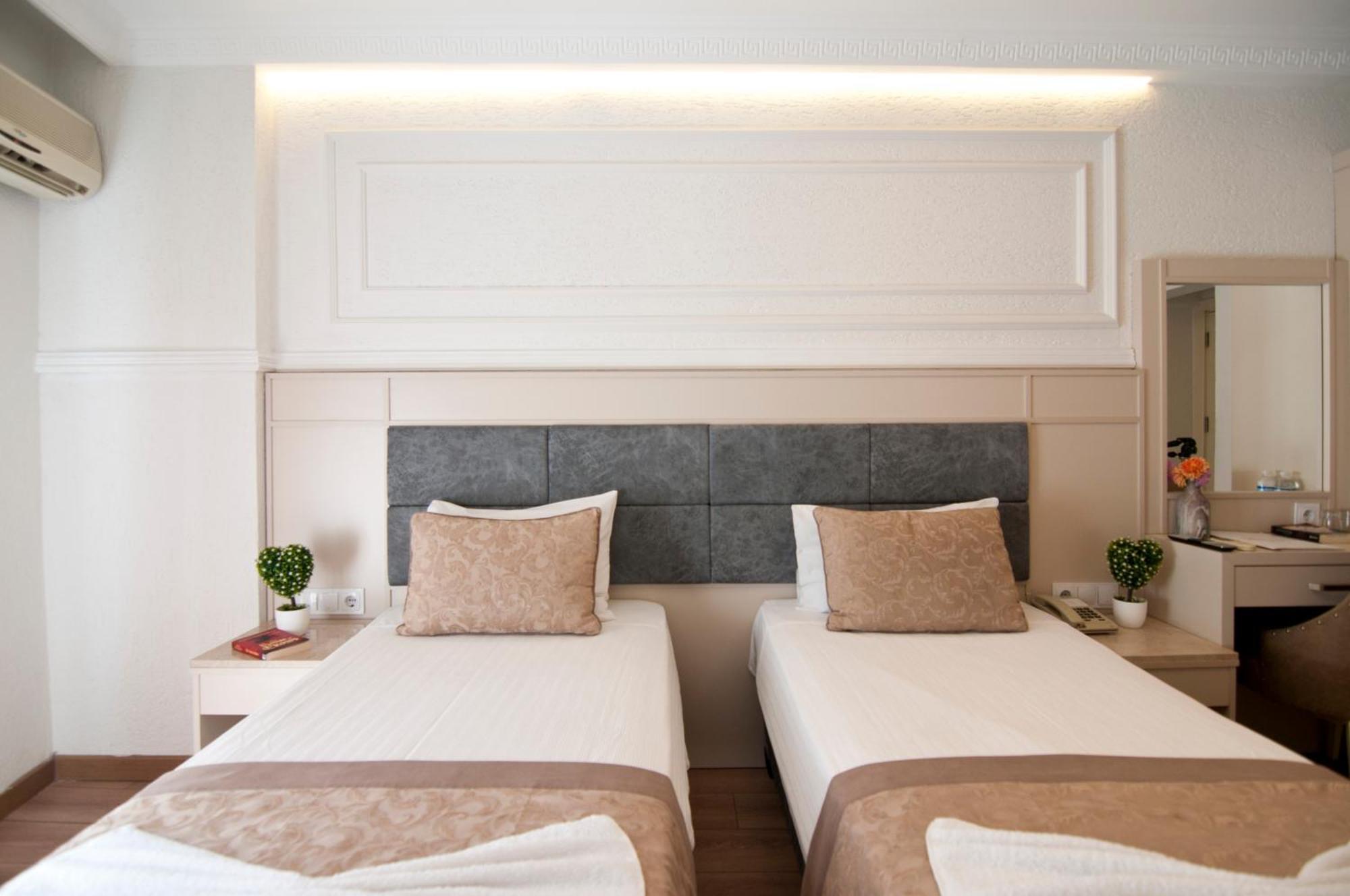 Royce Hotel Istanbul Bagian luar foto