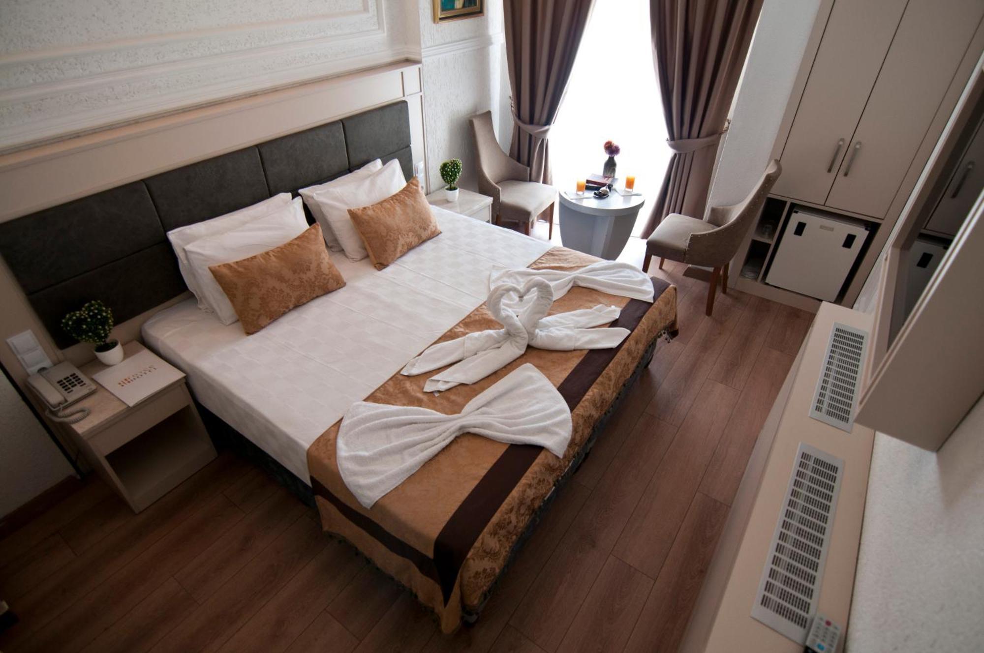 Royce Hotel Istanbul Bagian luar foto