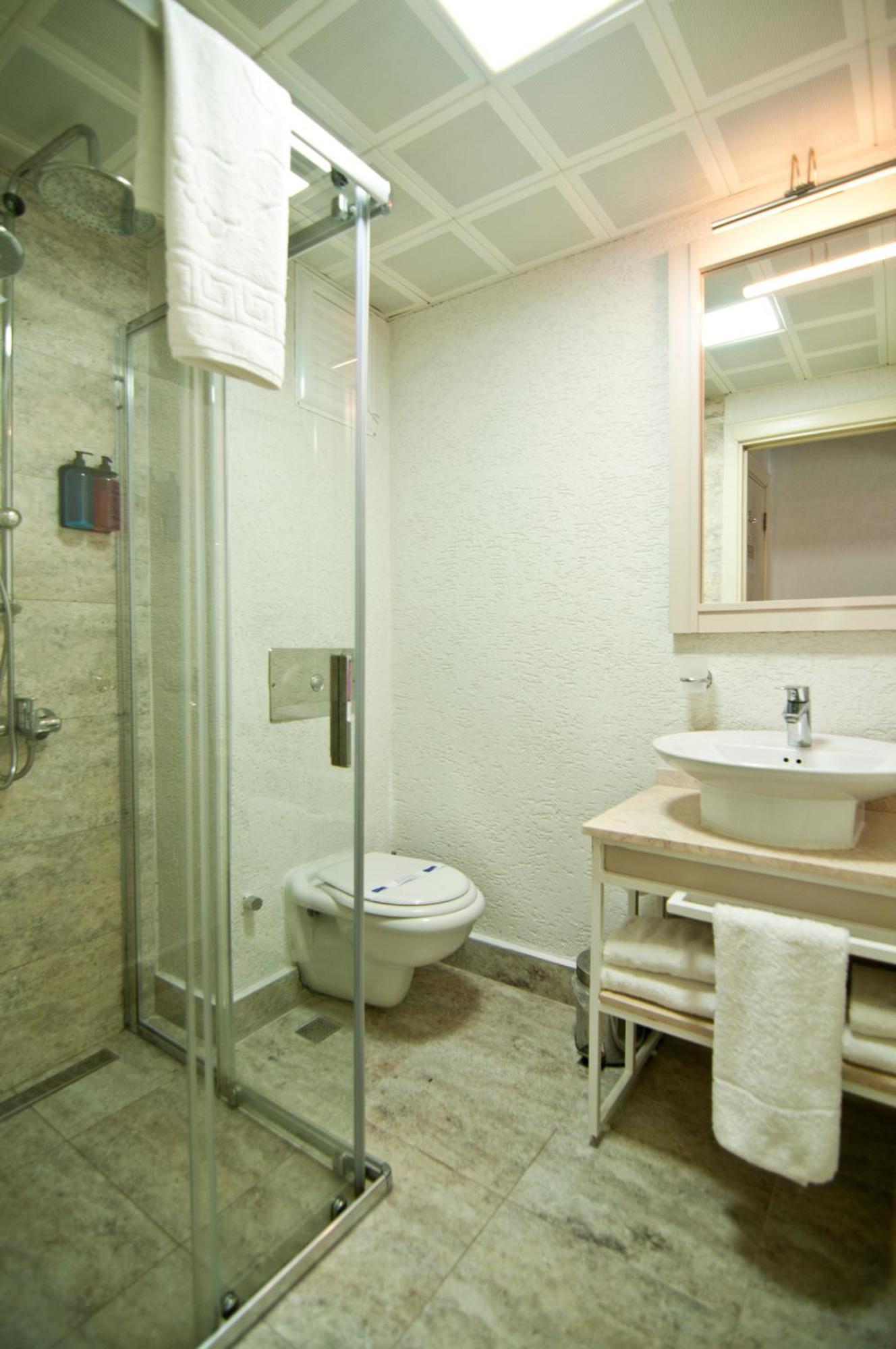 Royce Hotel Istanbul Bagian luar foto