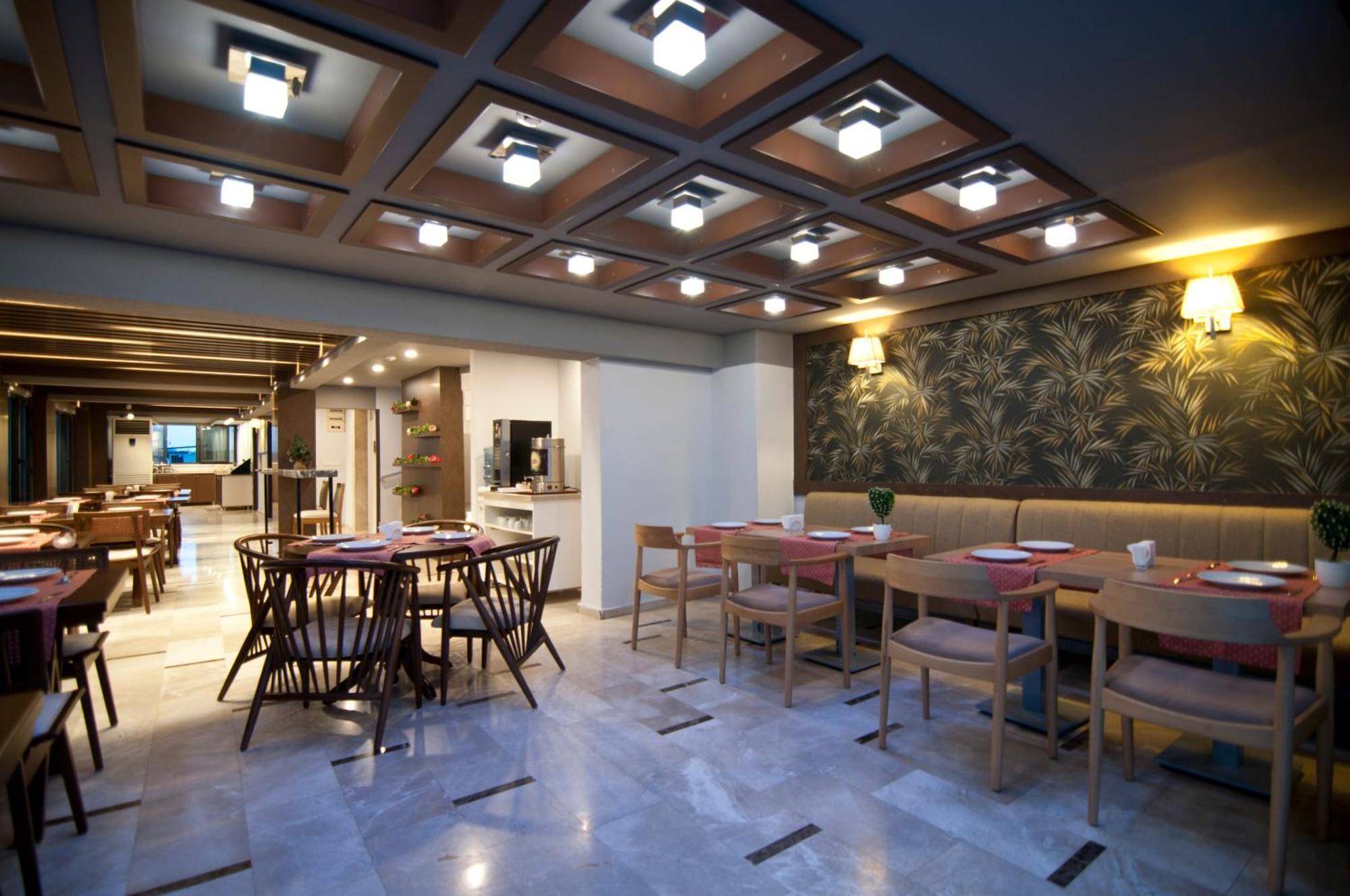 Royce Hotel Istanbul Bagian luar foto