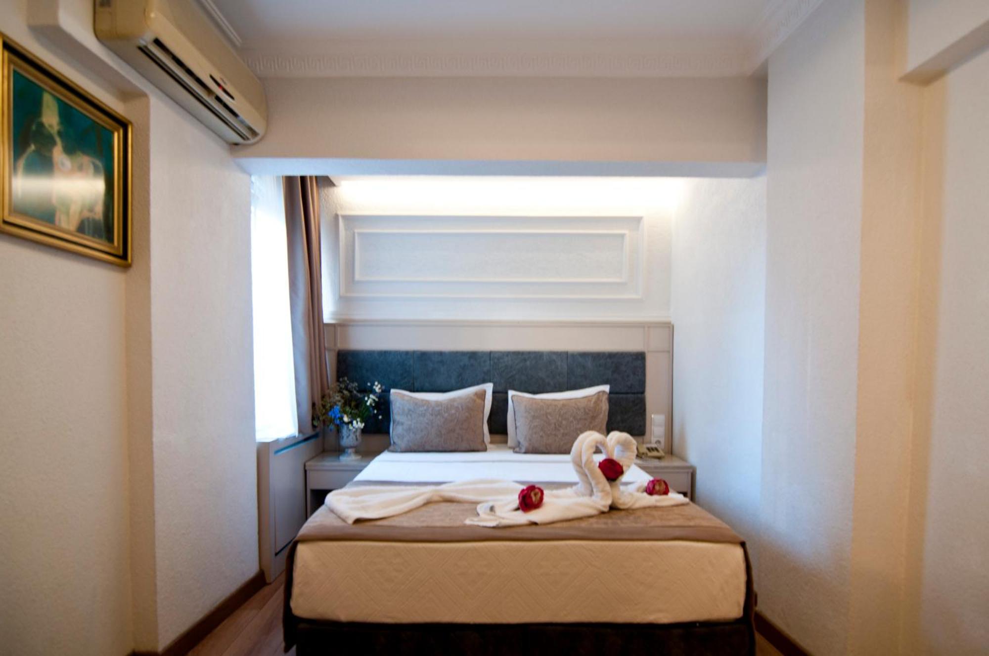 Royce Hotel Istanbul Bagian luar foto
