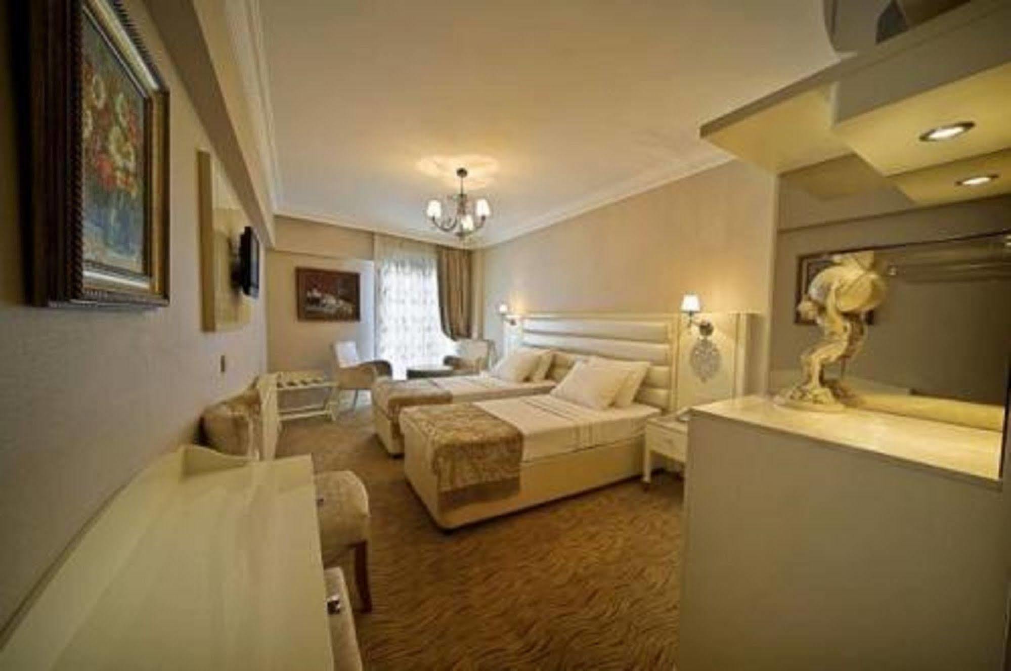 Royce Hotel Istanbul Bagian luar foto
