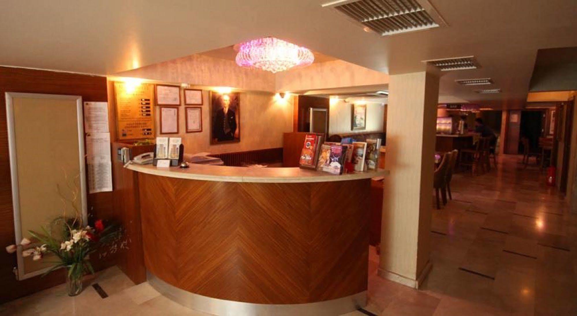Royce Hotel Istanbul Bagian luar foto