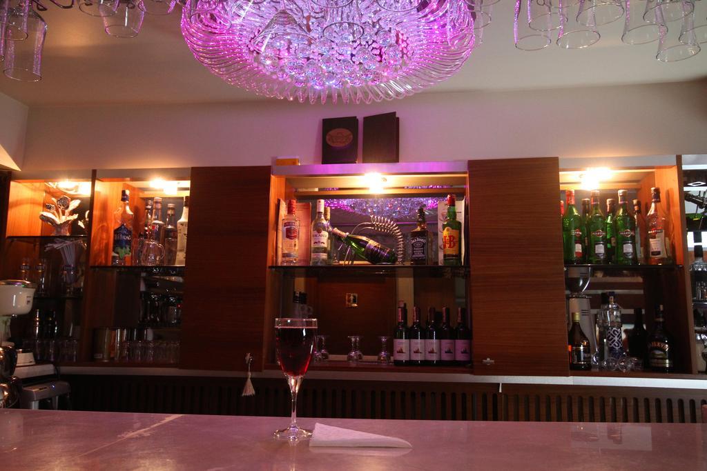 Royce Hotel Istanbul Bagian luar foto