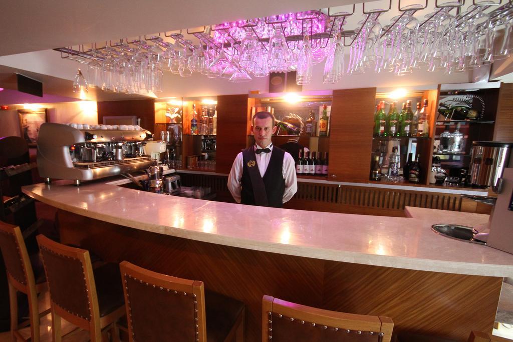 Royce Hotel Istanbul Bagian luar foto