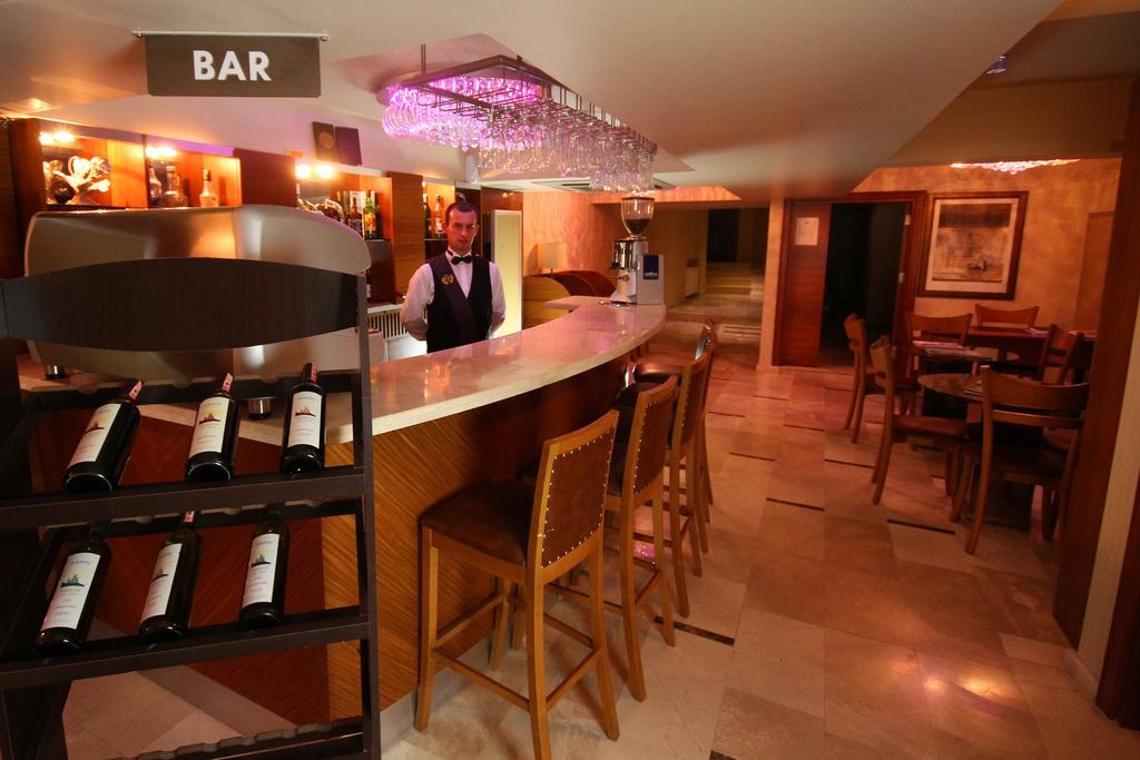 Royce Hotel Istanbul Bagian luar foto