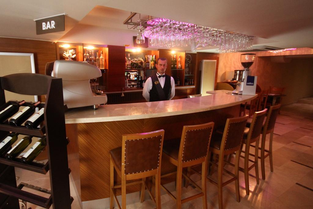 Royce Hotel Istanbul Bagian luar foto