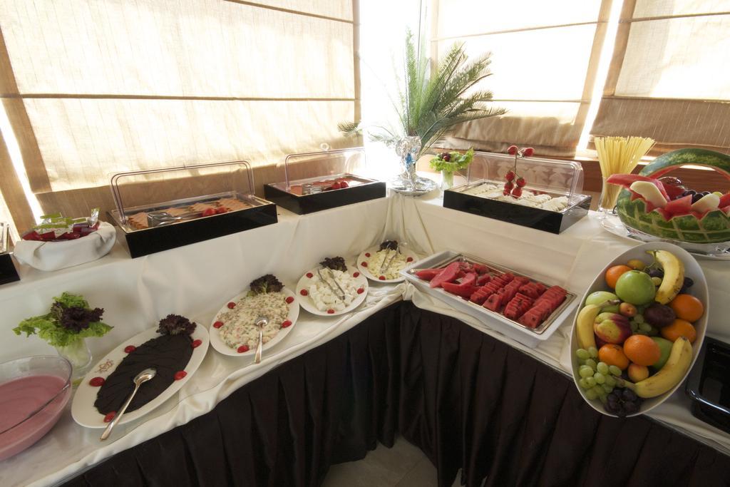 Royce Hotel Istanbul Bagian luar foto